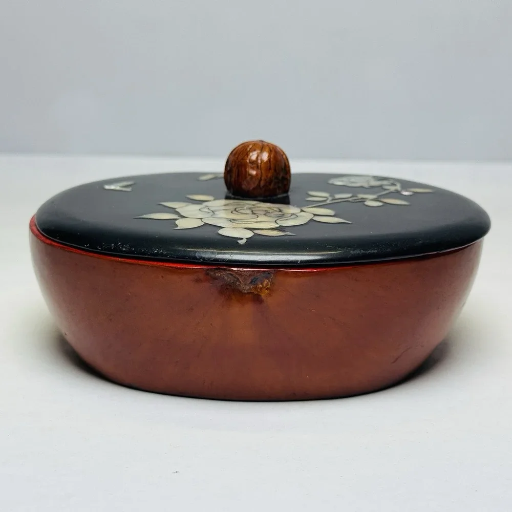 Vintage Japanese Inlaid Mother of Pearl Lacquer Peach Shaped Box w/Nut Look Lid